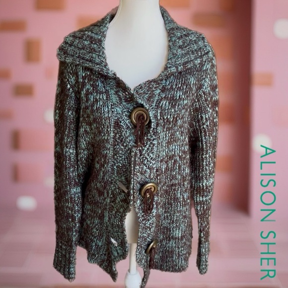 Green & Brown Women's Sweater - Picture 2 of 11